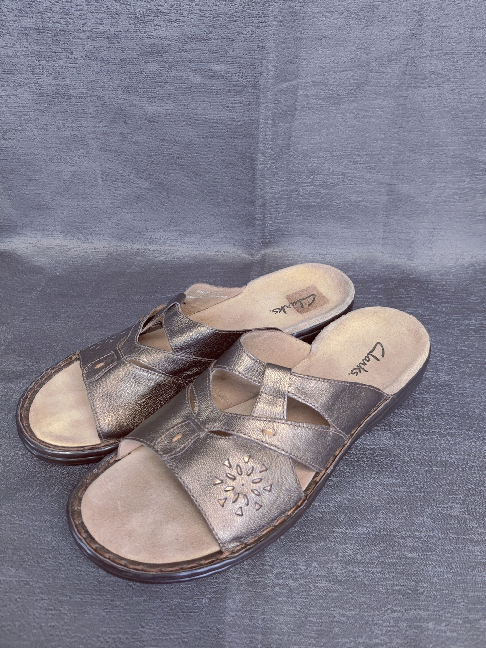 Clarks Metallic Leather Slide Sandals Womens 11M  Floral Cutout Comfort Pewter